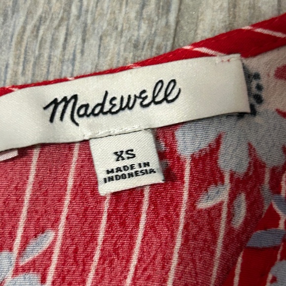 LIKE NEW! Women's Maxwell Red Floral 3/4 Top - XS - Picture 3 of 11